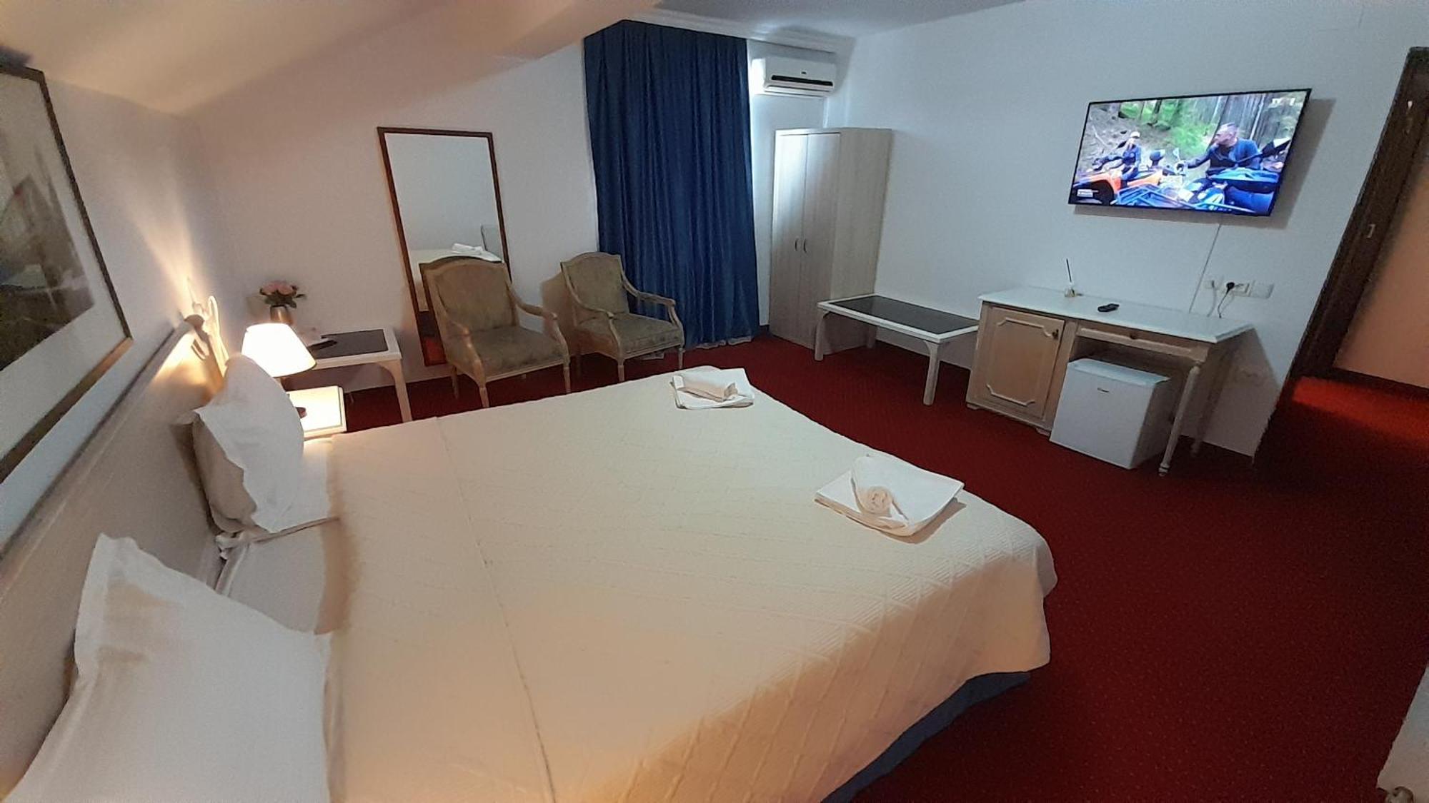Visconti Militari Hotel Bucharest Luaran gambar